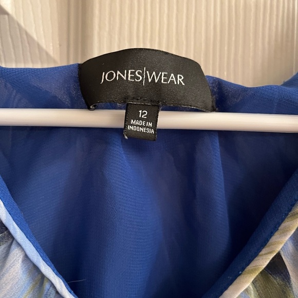 JONES WEAR~ABSTRACT BLUE BLOUSE~12 - Picture 2 of 7
